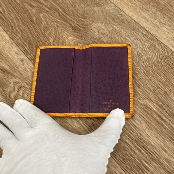 Louis Vuitton epi-card holder - Picture 11 of 12